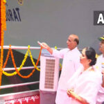 Rajnath Singh launches Indian Navy destroyers INS Surat and INS Udayagiri - Delhi News in Hindi