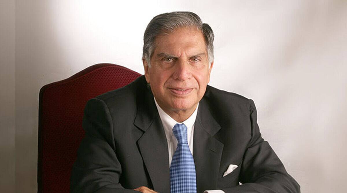 Ratan Tata spotted while traveling in Tata Nano video viral on social media people are praising simplicity