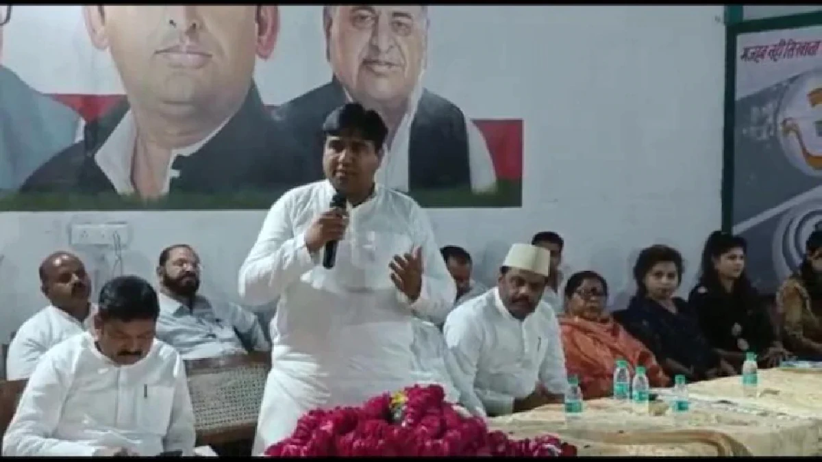 SP MLA Shajil Islam distanced himself from the party!  did not attend iftar - samajwadi party bareilly mla shazil islam did not attend iftar by party leaders ntc - AajTak