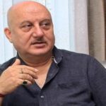 ANUPAM KHER GIFTED RANVIR SHOREY IPHONE SEE ACTORS REACTION IN THIS VIDEO