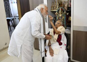 Actor Kamal R Khan has taunted when PM Modi met his mother