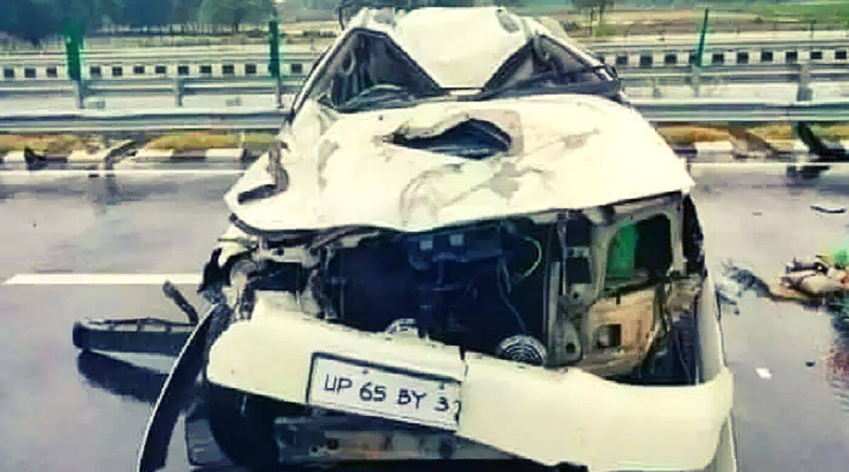 Azamgarh MP Dinesh Lal Yadav big brother Vijay Lal Yadav road accident barabanki UP lucknow