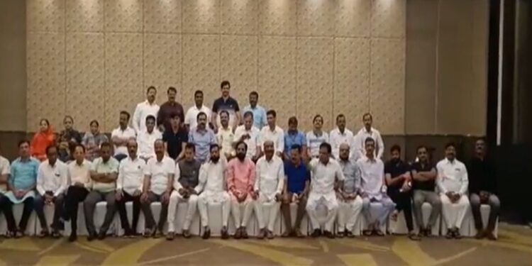 Bad news came for Shiv Sena, Uddhav got upset, Shinde released the picture of 42 supported MLAs