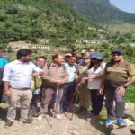 CEC Rajiv Kumar reached the polling booth in the remote area of ​​Chamoli after trekking