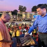 CM Yogi and Vishwanathan Anand: CM Yogi played chess with Vishwanath Anand, know who defeated whom?, people also gave such reactions