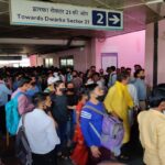 Delhi Metro has increased the difficulties of the people, due to the fault in the Blue Line service, the passengers were upset after waiting for hours.