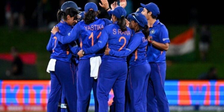 India Women beat Sri Lanka Women by 34 runs in first T20 Shafali Verma Pooja Vastrakar and Radha Yadav shines - IND vs SL WOMEN: India beat Sri Lanka by 35 runs in first T20;  Shafali Verma showed amazing with both bat-ball, Pooja and Radha also wreaked havoc