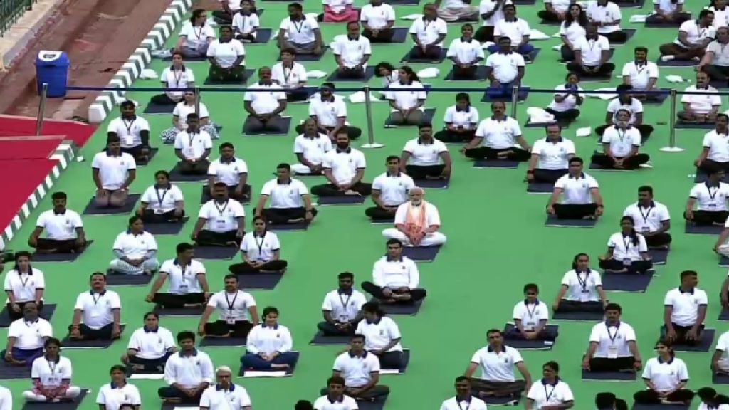 International Day of Yoga: PM Modi attended Yoga Day program at Mysuru Palace, said- Yoga can bring peace in the world