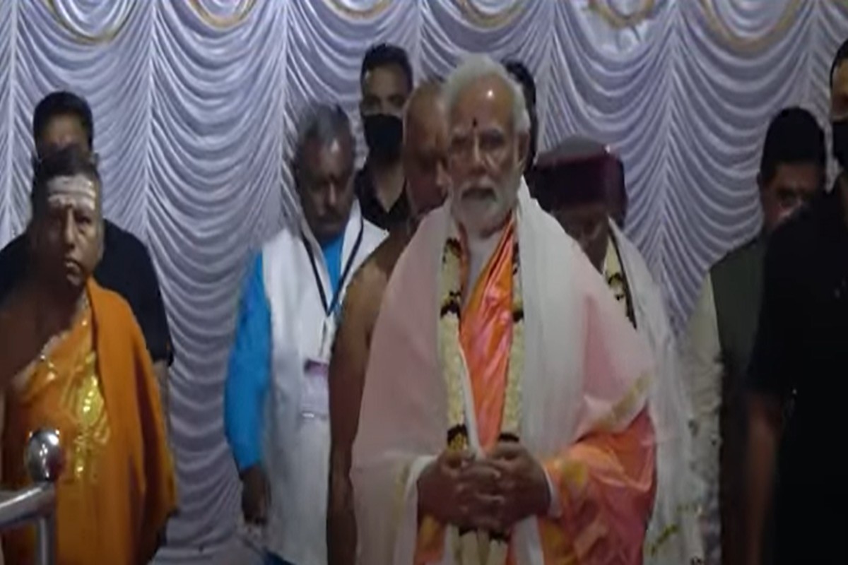 PM Modi offers prayers at Sri Chamundeshwari Temple in Mysore, Karnataka PM Modi offers prayers at Sri Chamundeshwari Temple in Mysore, Karnataka