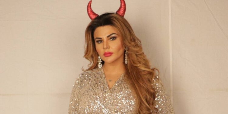 Rakhi Sawant reached the event of cancer patients wearing heavy jewelry-fancy clothes trolled badly