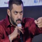 Salman Khan: Salman Khan misbehaved with the fan, removed it by elbowing, users said - from where do you bring so much pride..,Salman Khan misbehaved with the fan, removed it by elbowing, the users said