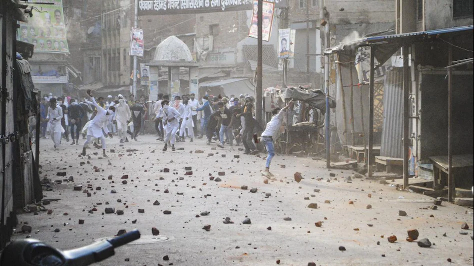 Violence after Friday prayers in Kanpur