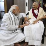 Vinod Kapri took a dig at the meeting between PM Modi and his mother Ashok Srivastava replied