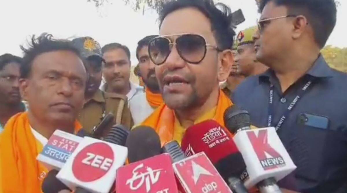 azamgarh bjp candidate and bhojpuri star dinesh lal yadav nirahua bio wiki age lifestyle property car details - Nirahua never even owned a bicycle, now rides vehicles like Range Rover-Fortuner;  Know how many property owners are there