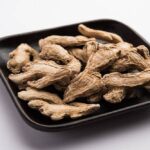 Amazing benefits of dry ginger sonth for uric acid control-Uric Acid: This spice is effective in controlling uric acid, it also reduces joint pain