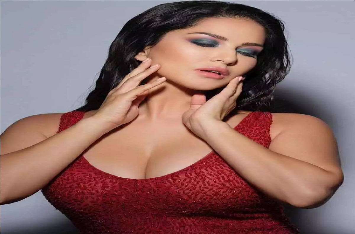 Bollywood's baby doll Sunny Leone got Anurag Kashyap's film, the actress did something like this thanks