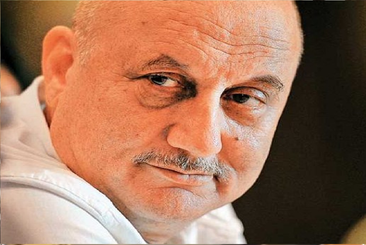 For 20 years, this person has been making pilgrimage on his shoulder to his blind mother, Anupam Kher said this while sharing the photo the photo