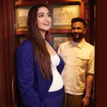 Sonam Kapoor stretching during pregnancy know the benefits of stretching during pregnancy Sonam Kapoor was seen stretching during pregnancy, know the benefits of stretching during pregnancy