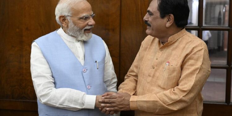 Bad news for Congress from Gujarat, 2 veteran leaders joined BJP