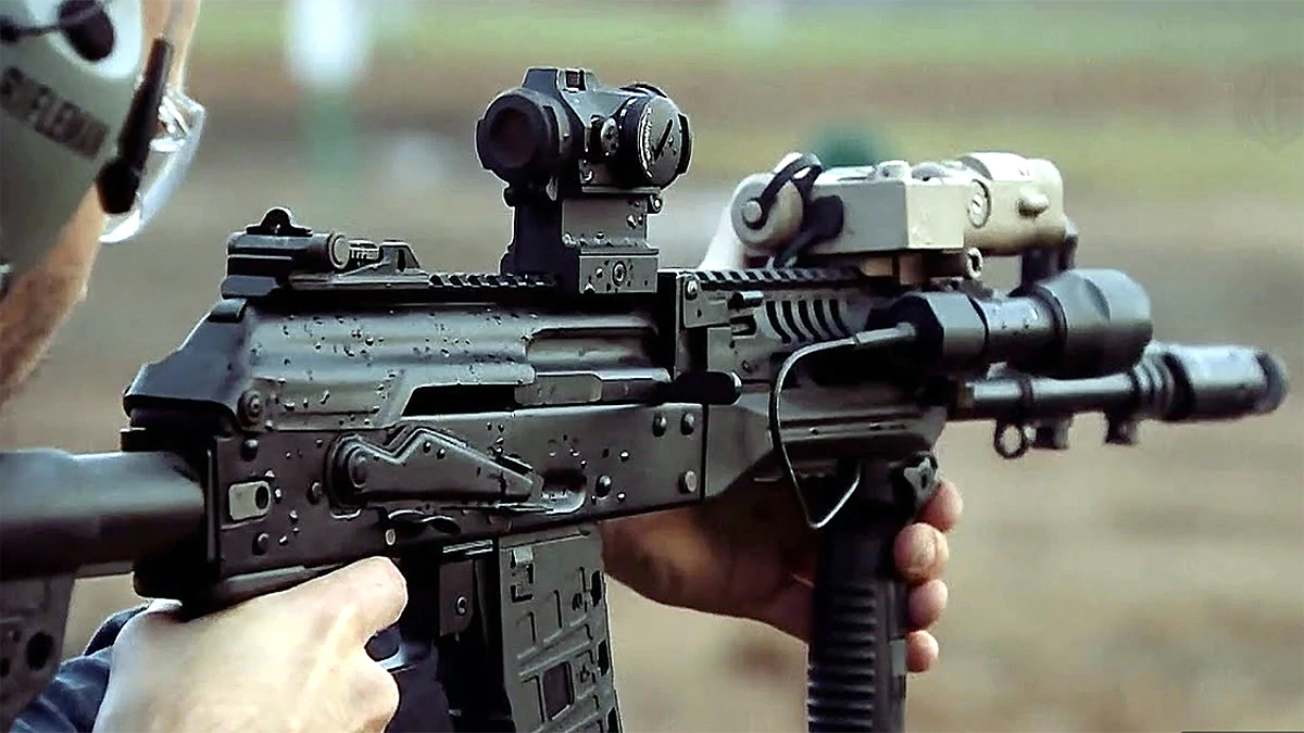 Less weight, double the range, more lethal... AK-203 Assault Rifle will now be made indigenously for the army - Science AajTak