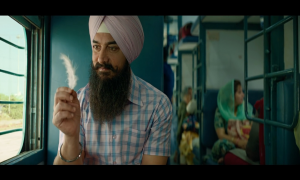 Laal Singh Chaddha Review: The entire film became an arena of controversy, somewhere a joke of soldiers, and somewhere Aamir was seen playing friendship with a Pakistani enemy by saving his life.