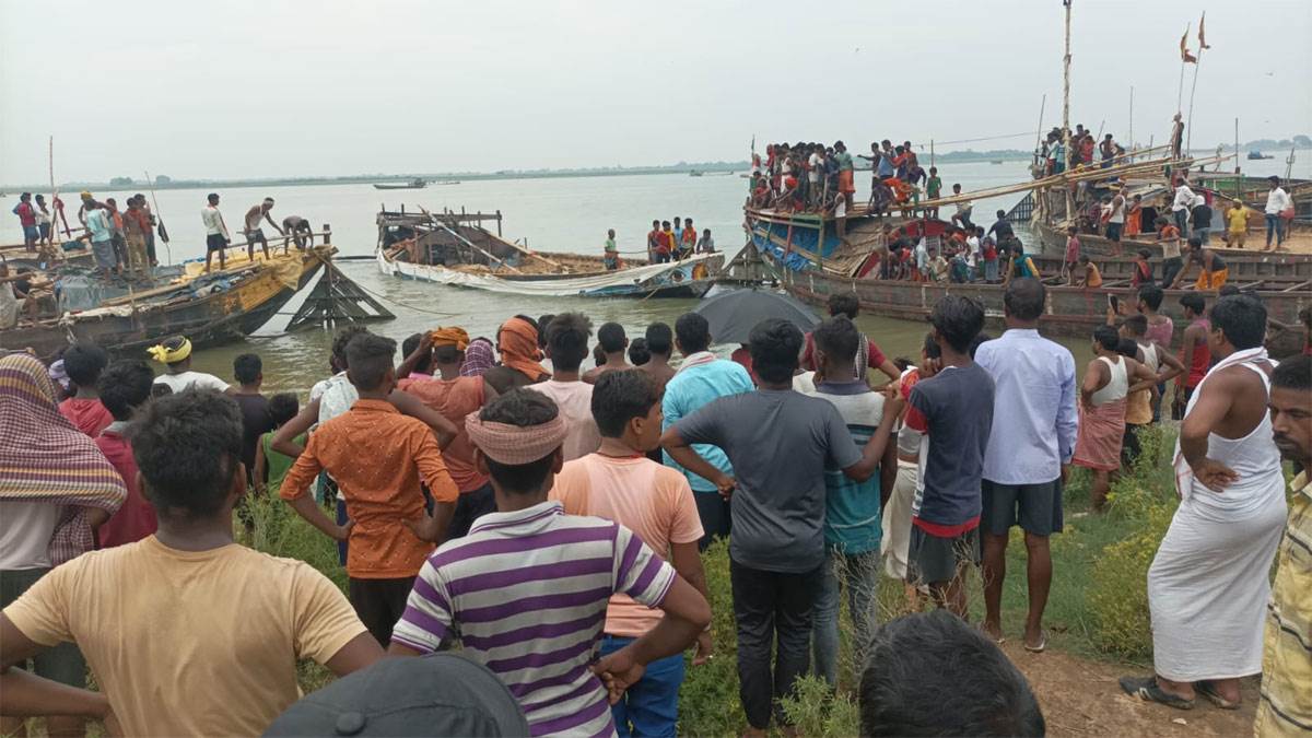 After the LPG cylinder accident, the crowd gathered at the Ghat of the Son river.  Awakening