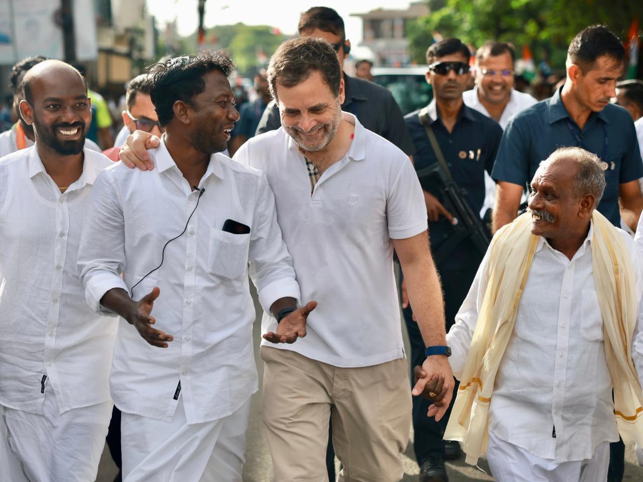 BJP's tweet, wearing 'T-shirt worth Rs 41 thousand', Rahul is taking out a padyatra;  When the photo went viral, people reacted like this, Congress Rahul gandhi tshirt price gone viral online after bjp tweet