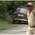 Everyone will be stunned to see this home guard of Dehradun's unique way of controlling traffic