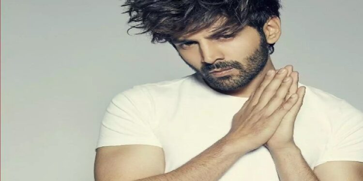 Kartik Aryan Video Viral: Bollywood's chocolate boy Karthik Aryan made a journey in the economy, watching the video, the fans said - 