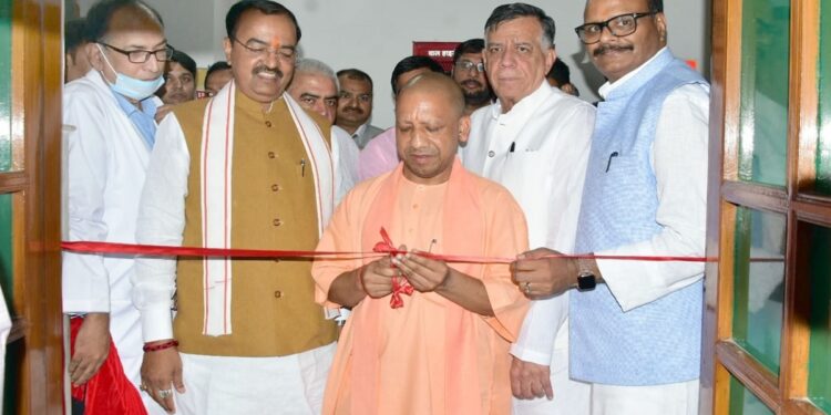 UP: Camp organized for MLAs in Vidhan Bhavan on the first day of monsoon session, CM Yogi also got health check-up done