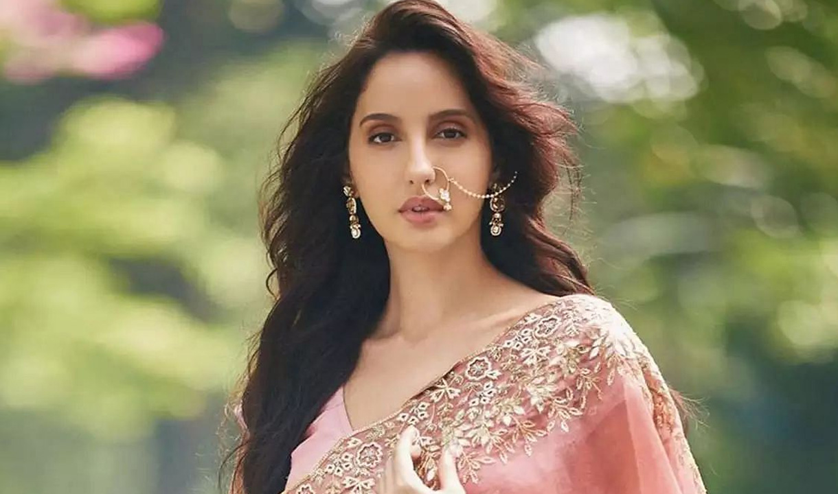 Nora Fatehi: The bold avatar of Nora Fatehi was also seen in a sari, eyes fixed on the stylish blouse