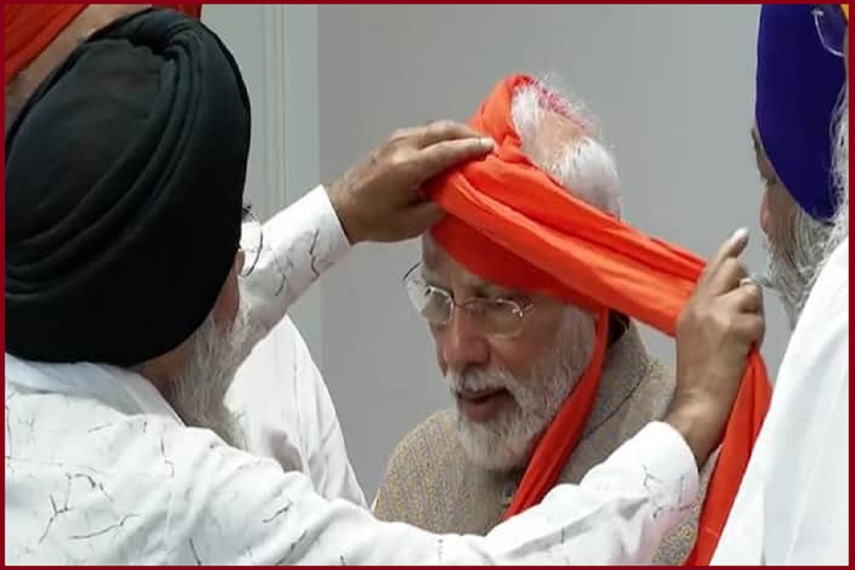 Video: Sikh delegation met PM Modi, honored by wearing a turban