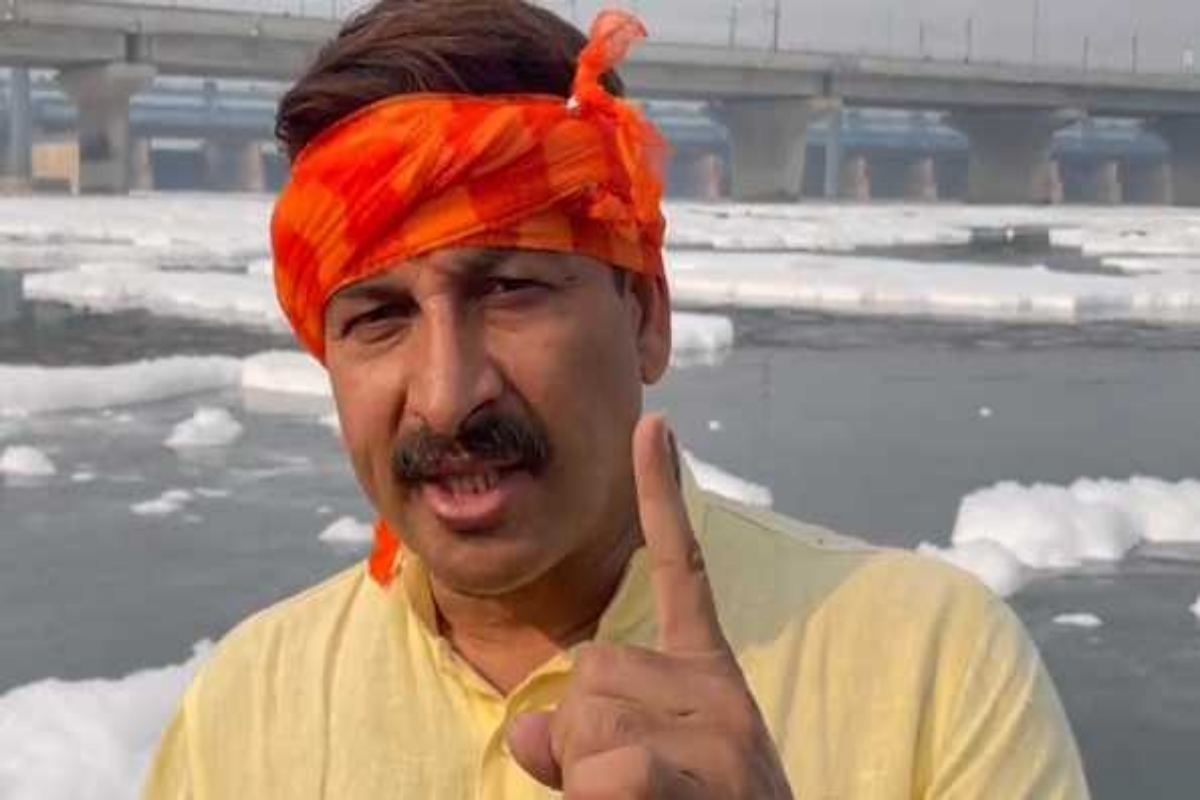 Before Chhath Puja, the mess of Yamuna created a ruckus in Delhi politics, Manoj Tiwari accuses Kejriwal of making false promises