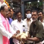 Before forming a national party, TRS's cock-drunk party, distributed live cock and quarters to the people