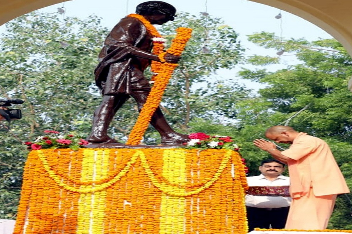 UP: CM Yogi pays tribute on the birth anniversary of Mahatma Gandhi and Lal Bahadur Shastri