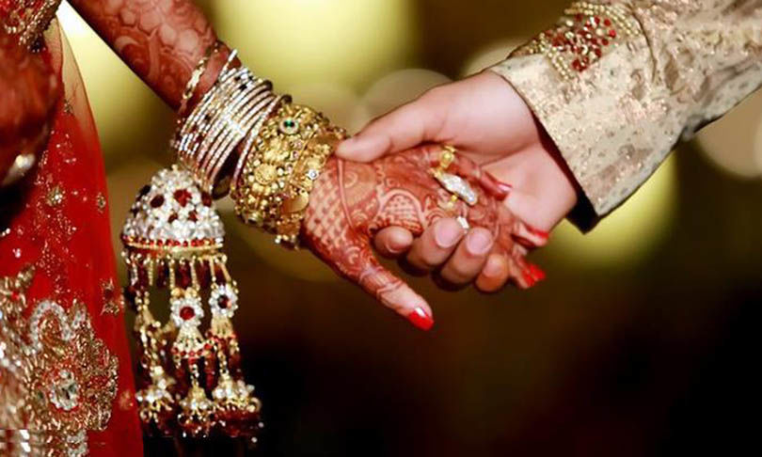 Muslim woman who did not convert to Hinduism before marrying a Hindu man, the marriage is not valid, although the couple is in a live-in relationship.