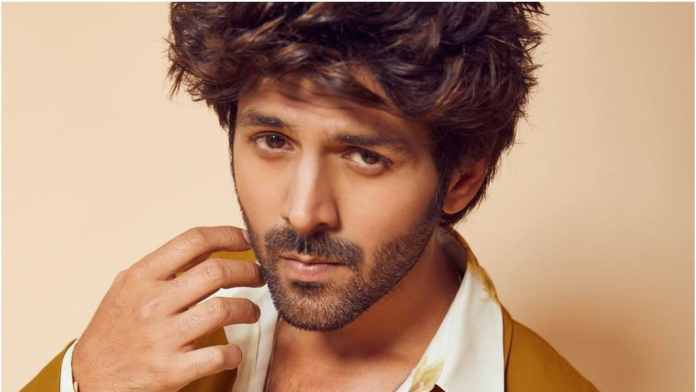 Kartik Aaryan gets a lovely surprise from his parents on his birthday