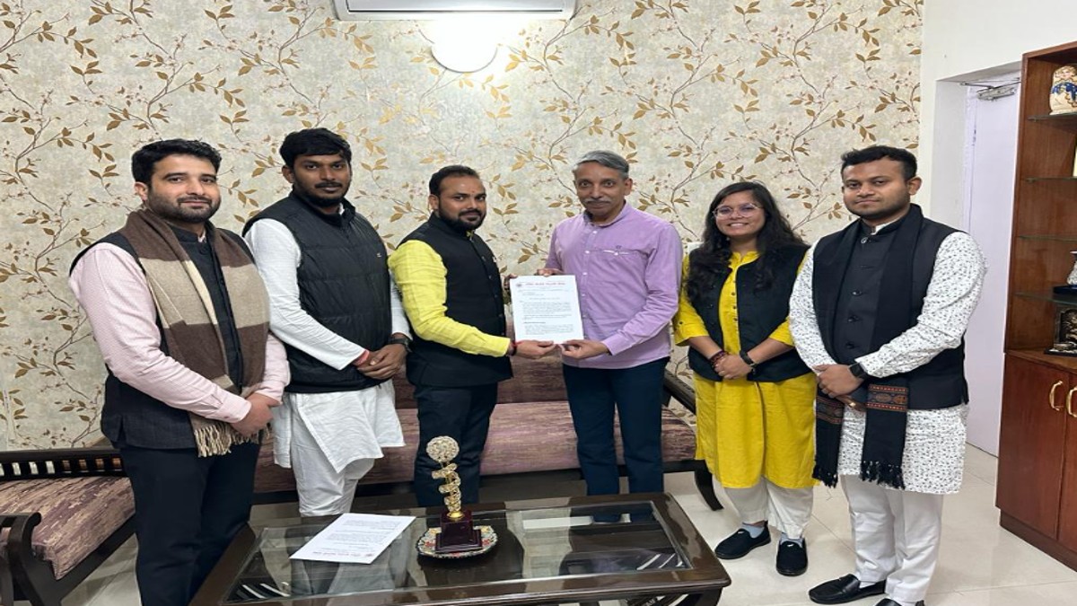 ABVP delegation submits memorandum to UGC chairman, demands regular student union elections in all universities
