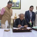 CM Ashok Gehlot read out the old budget, the minister sitting next to him stopped, said, 'Sir, you made a big mistake...