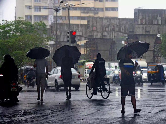 Mumbai: Red alert for rain, schools and colleges closed