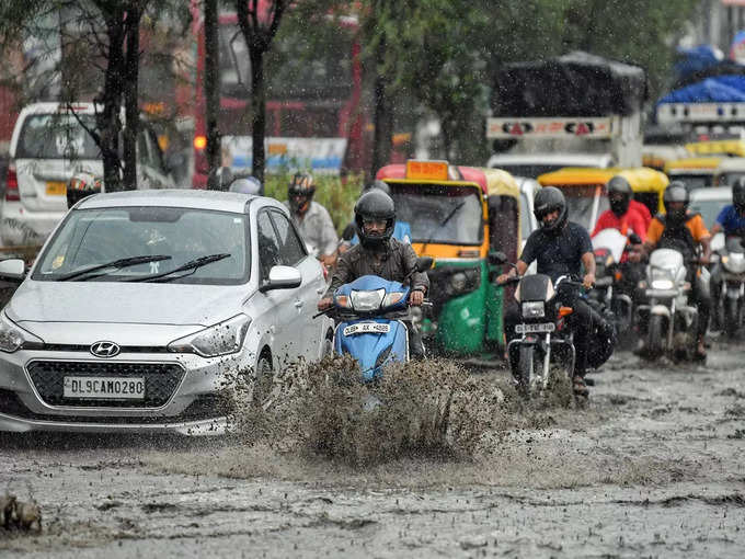 Delhi: Light to moderate rain forecast