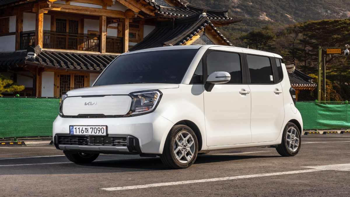 233Km range in one charge... Full charge will be done in just 40 minutes!  Kia launched this cool mini electric car, you will be surprised to know the price