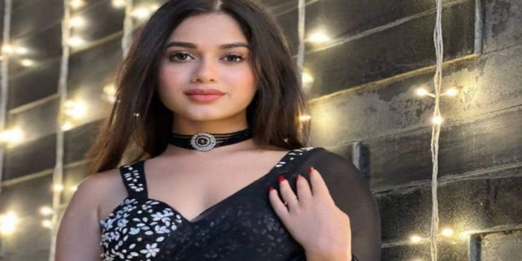 Jannat Zubair was seen wreaking havoc in a green printed top, shared a picture in a bold look on Instagram