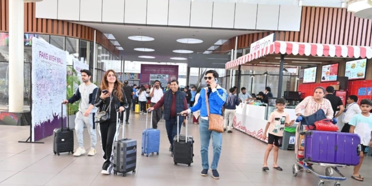 Domestic air passengers made a new record on Sunday, 4,56,910 passengers traveled by air in one day.