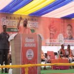 CM Yogi roared in the election battle of Rajasthan, said - If BJP wins, bulldozer will run on Congress's mafia king.