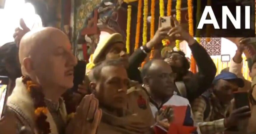 Anupam Kher reached Hanuman Garhi temple in Ayodhya, targeted the opposition, said - 'It is not his destiny to come'