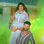 Bhojpuri's hit couple Ritesh Pandey and Shilpi Raj's new song 'Godanva Aara Mein Godaih Ho' released, will give you a feeling of summer in winter.