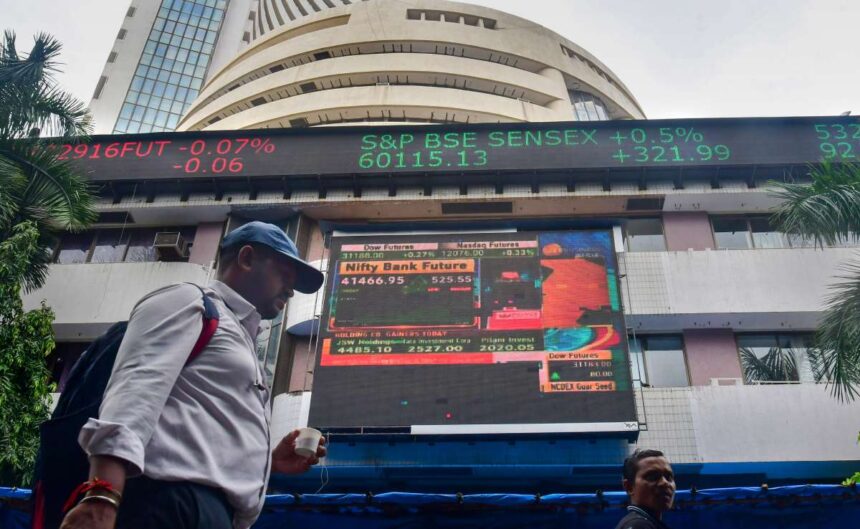 Foreign investors withdrew Rs 20,480 crore from the stock market in 2 days, know its meaning and what will be the impact on the market - India TV Hindi