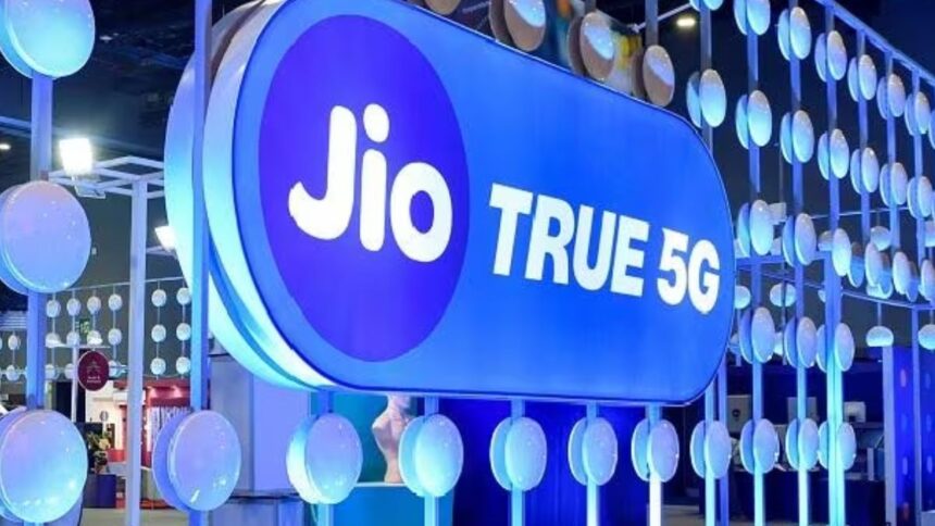 Jio True 5G boom, more than 9 crore customers connected to the network, Airtel's troubles increase - India TV Hindi
