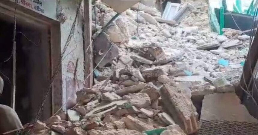 Major accident in Ajmer: 3-storey building collapsed near the Dargah of Khwaja Garib Nawaz.